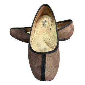 Cliffs by White Mountain Henderson Slip-On Ballet Flats Womens Sz 8M Faux Suede